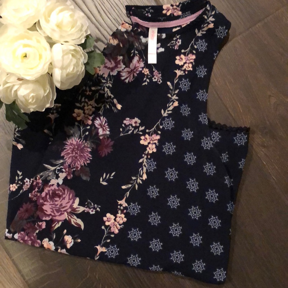 NWOT Floral sleeveless top